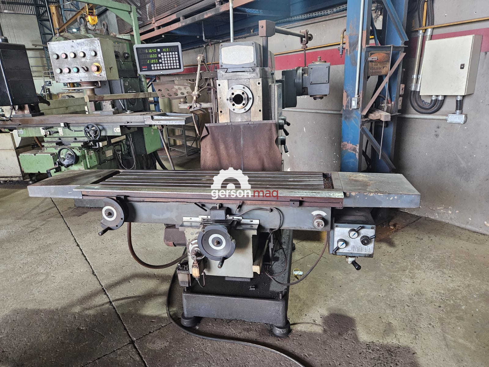 FRESADORA UNIVERSAL VICTOR E BUONO FU300